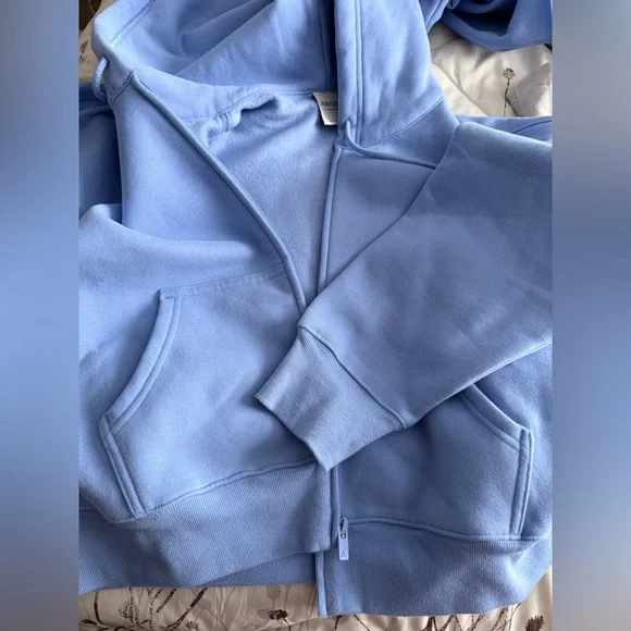 Aritzia | Cozy Sweatfleece Boyfriend Boxy Zip Hoodie in Dayflower Blue | Large - Picture 7 of 13